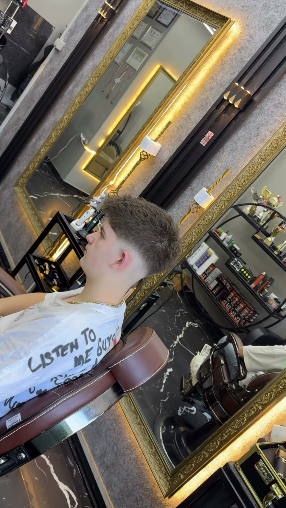 Prerje flokësh në Bessi Hair