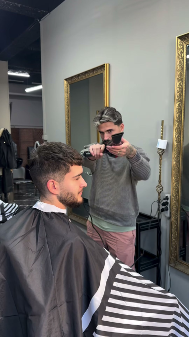 Bessi Hair, 18