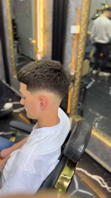 Bessi Hair, 29