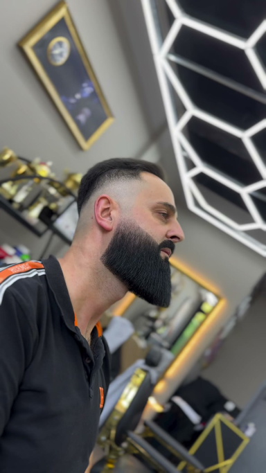 Bessi Hair, 30